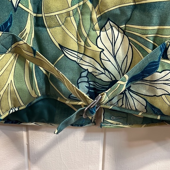 Tommy Bahama Vest Green and Yellow Flower pattern great for summer - Picture 4 of 8